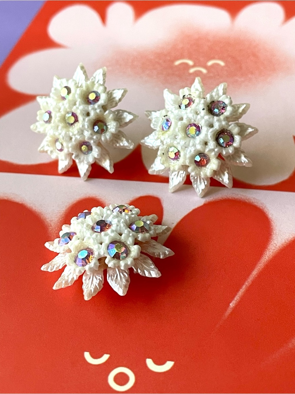 Vintage Pearlized Plastic & Pink Ab Crystal Flower Screwback Earrings & Pendant View 4